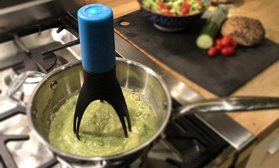 An automatic pan stirrer used as a kitchen accessory to stirr food automatically. PC - amazon.in